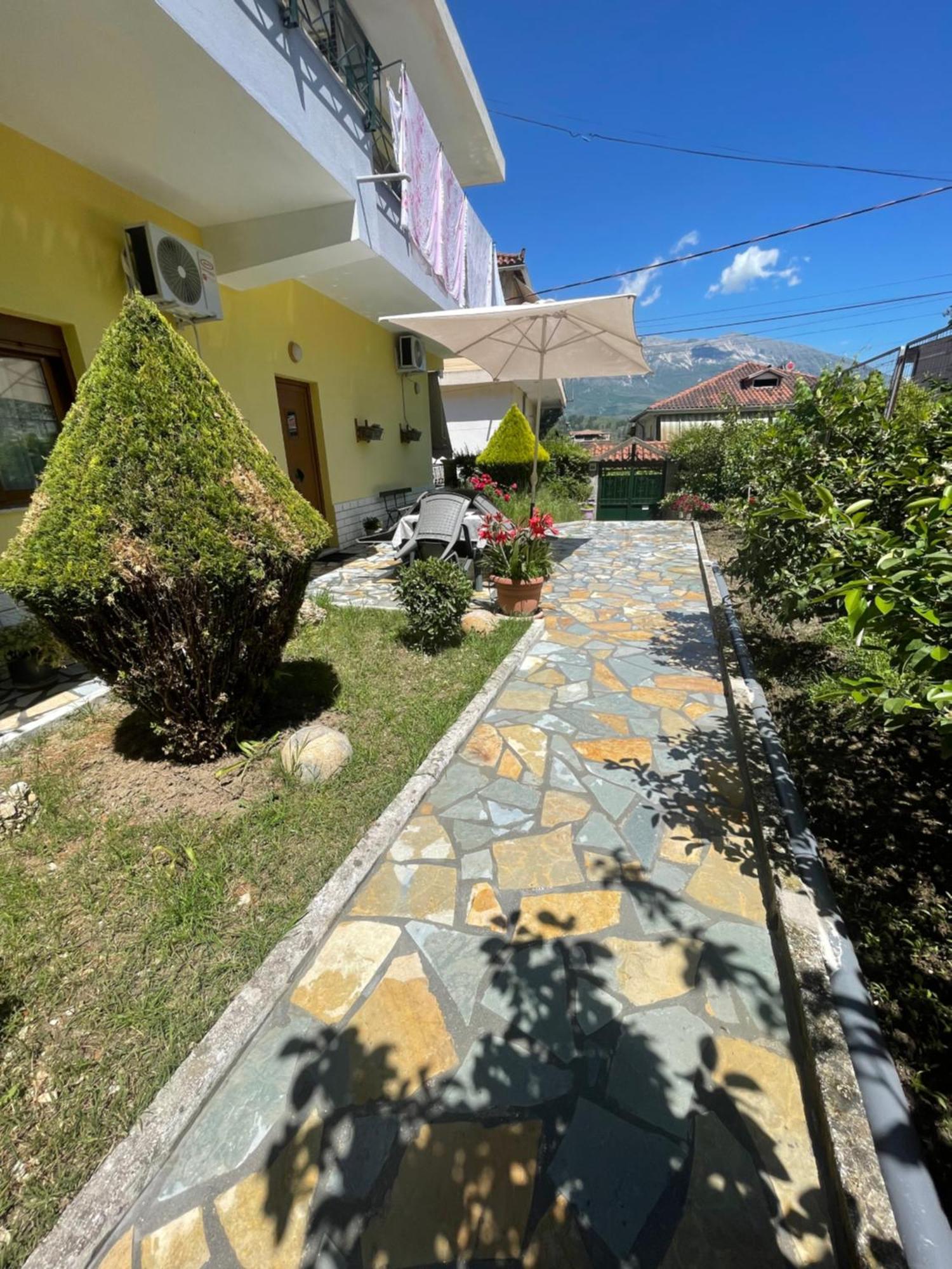 Artur'S Apartment Gjirokastër Exterior foto