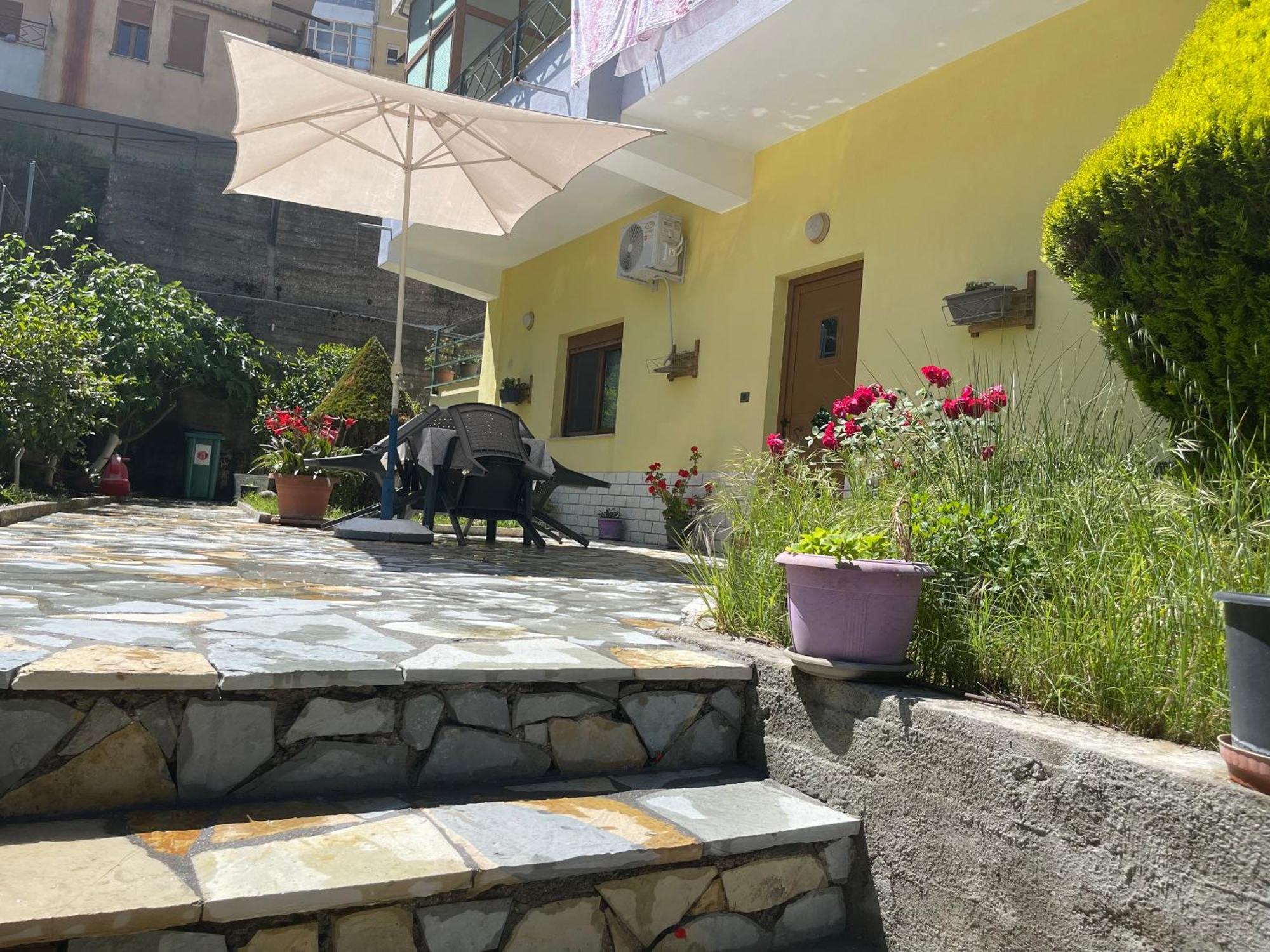 Artur'S Apartment Gjirokastër Exterior foto